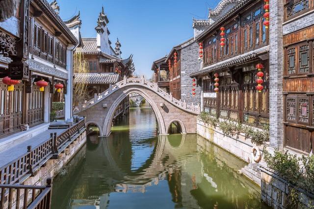 山东这座运河古城，夜景美到窒息，高铁直达还藏着地道鲁南味