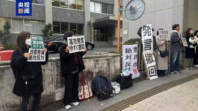 高市早苗终究是没挺住，中美罕见联合敲打之后，日方选择后退一步