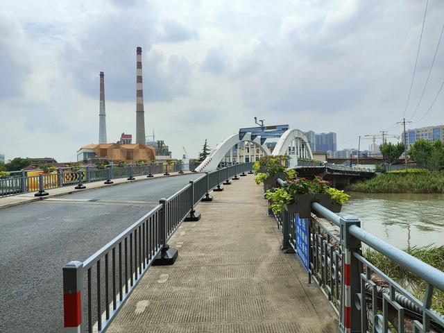 复兴岛上共青路，工业遗存赋新能
