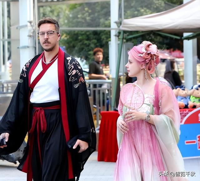 破防的不止外媒！全球年轻人扎堆中国过年，中国文化这次真出圈了