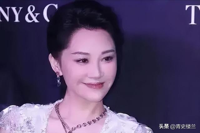 她一生 “风流成性、老少通吃”，撩汉无数，现如今56岁却依旧单身