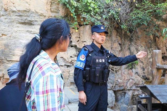 高铁穿云来!有问题,找警察“阿哥”~