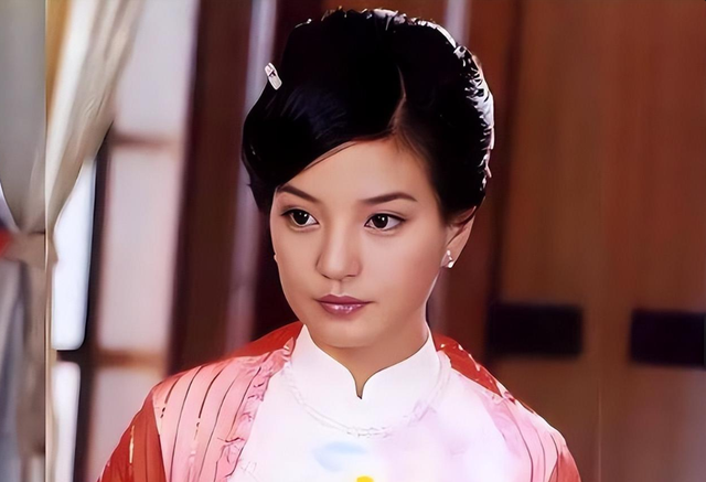 封杀四年，49岁赵薇突传消息，因胃癌去世传闻5个月前就真相大白