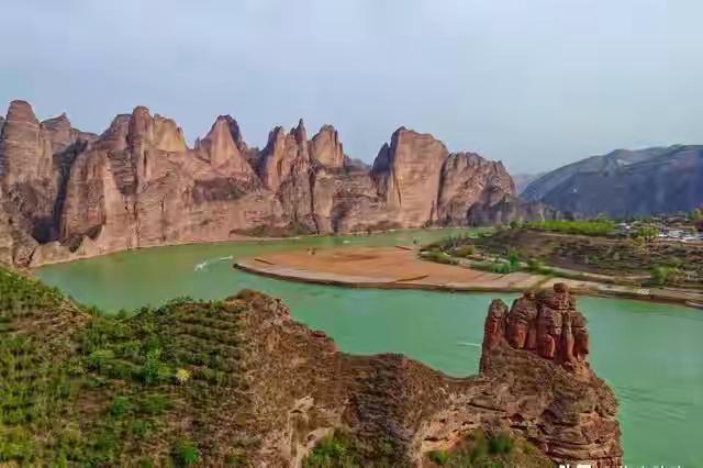 积石山是个什么样的地方？生活在这里的人们，一看到黄河就大喊家