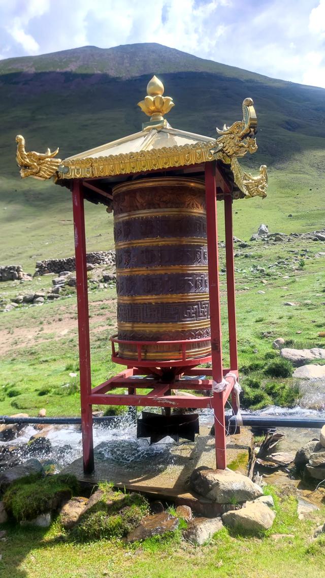 拉萨堆龙苯教直龙遗址,寺保留了吐蕃的残垣断壁,沧桑感扑面而来