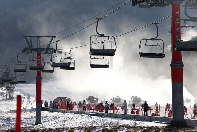 北大湖新雪季迎客，冰雪旅游持续升温