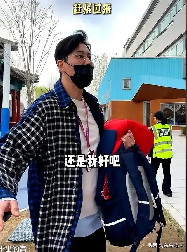 秋瓷炫回北京儿子不欢迎，瘦成皮包骨公公给买小笼包，秋拥抱感谢