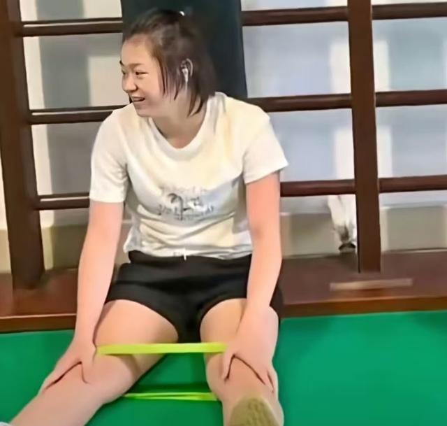 全红婵恢复体能训练，动作吃力身材圆润，网友建议转行举重