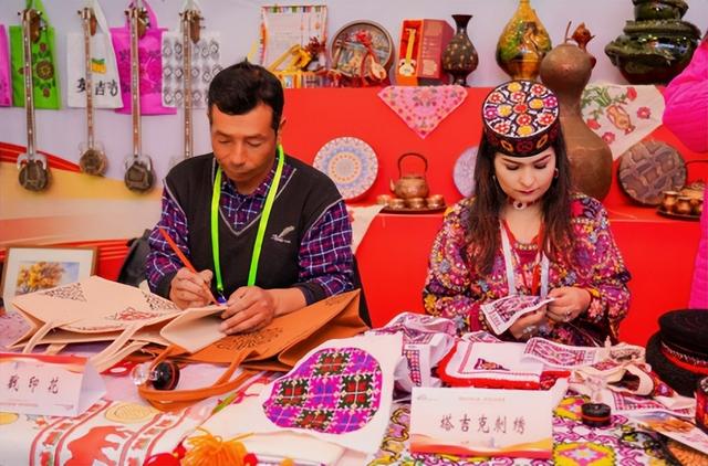 丝路文脉跃动科技之光 产业聚能激活文旅新篇——第二届喀什文博会解码新疆文旅高质量发展新模式