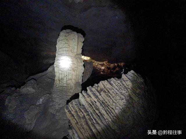 探险贵州深山原始溶洞，遇见一个躲匪洞、一座红军坟