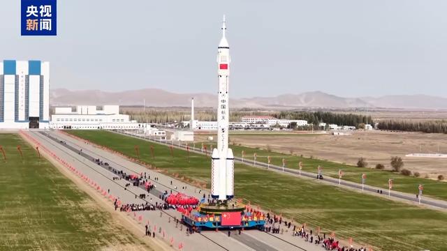 太空危机四伏，中国空间站连遭撞击，神舟二十号冒险加防背后真相