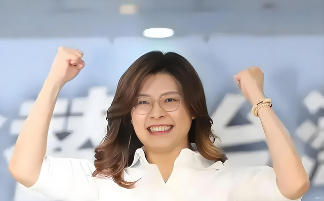 国民党主席位置坐稳，郑丽文摊牌了：两岸不回归和平，其他是侈谈