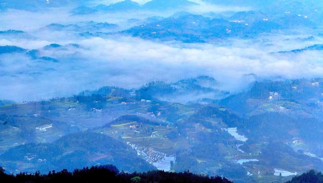 神奇骆崃山 ， 99匹骏马想与你相见