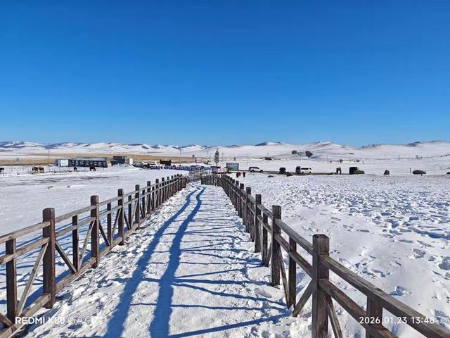 游览乌兰布统影视外景基地