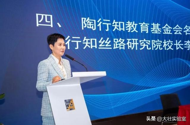 李鹏总理与女儿在一起的罕见留影，笑容灿烂喜笑颜开，温暖又温馨