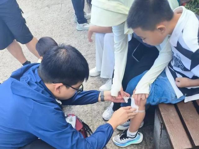 明月照仁心 暖意动真情丨老君山暖心服务获游客频频点赞！