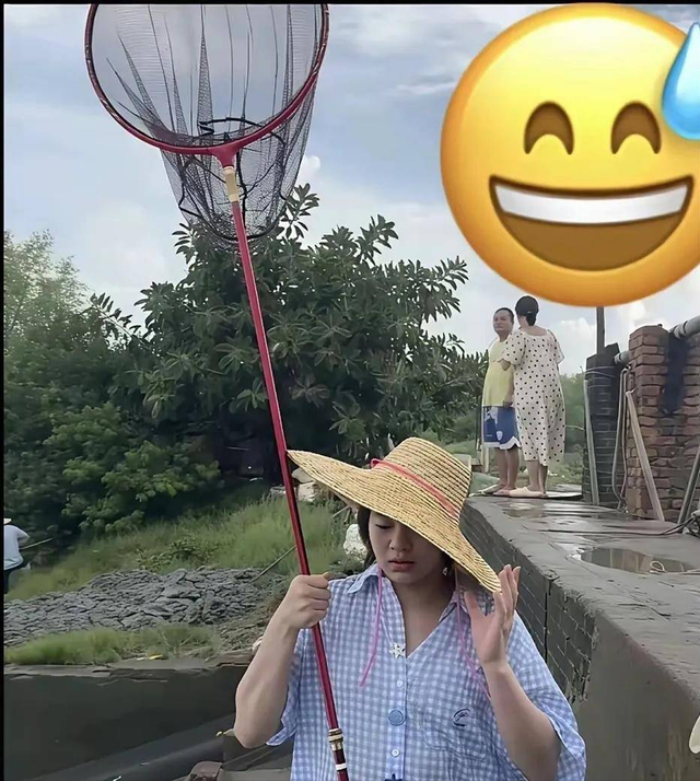 全红婵回到广东，脸上的婴儿肥还没消，就已经站在了十米跳台上。