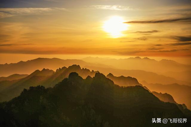 那一刻，金顶披霞