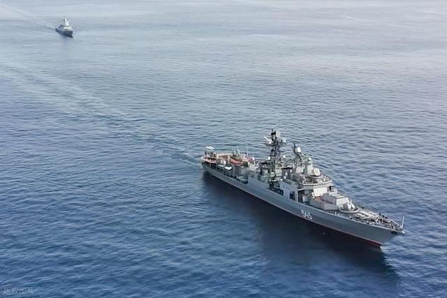 坏消息接二连三传来，中国不再惯着日本，高市竟想把普京拖下水