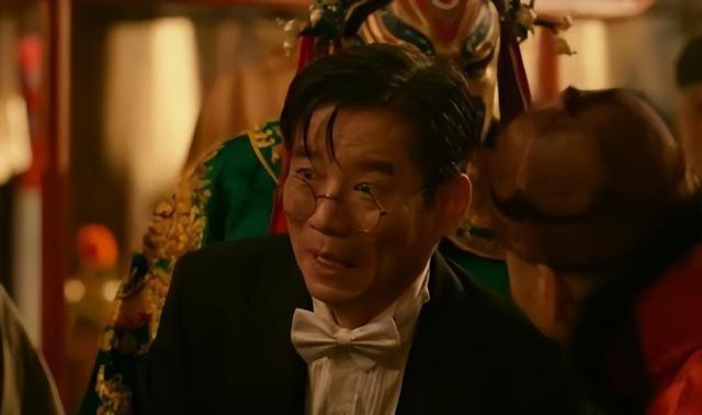 张艺谋没捧火，吴京带不红，如今50岁的他演完《戏台》终于被认识