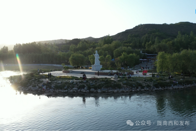 晚霞湖的美丽蝶变