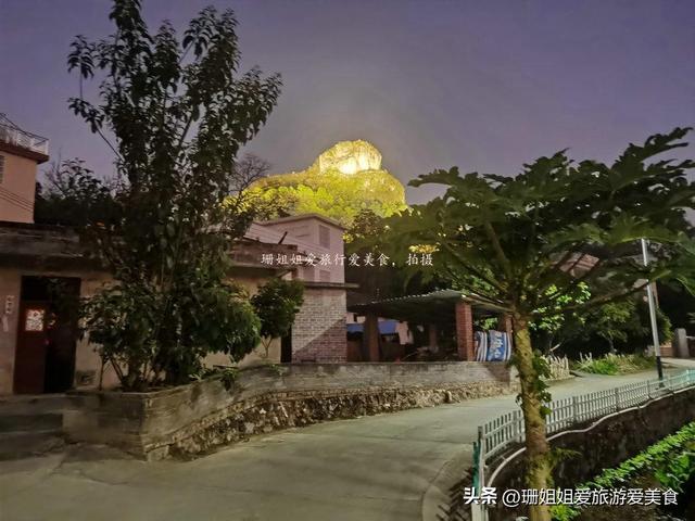 清远连州“奇怪”中轴线，起点是“像方巾”的山，秋季看全城风光