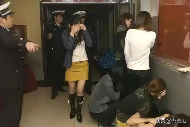 499隔衣服摸胸！私人影院暗藏涉黄：299元起步撕丝袜，还有更过火