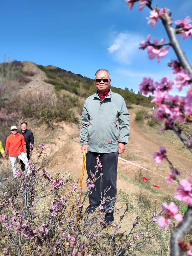 宣化红一师战友军嫂青边口长城赏花照片集