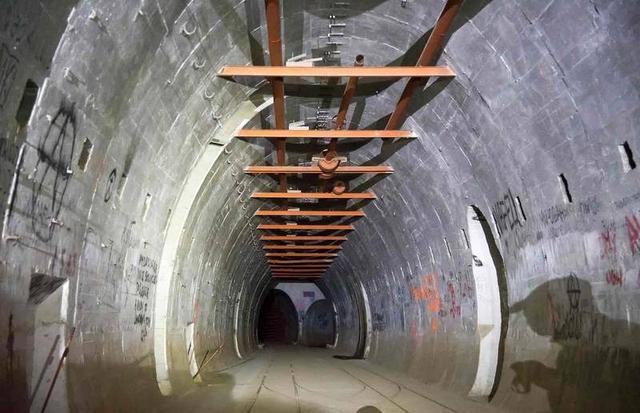 全球15个城市的地下隧道，藏着逃生通道 宝藏密室甚至 007原型基地