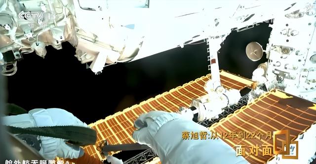 央视首度公开，神舟十九号出舱任务异常惊险，蔡旭哲回忆更多细节