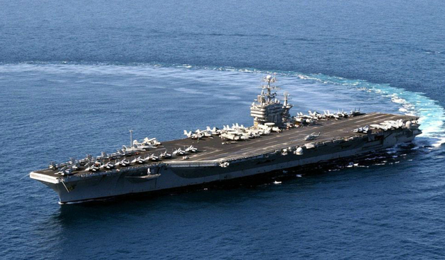 美航母红海三连事故，胡塞用无人机搅局，美国航母教中国海军一课