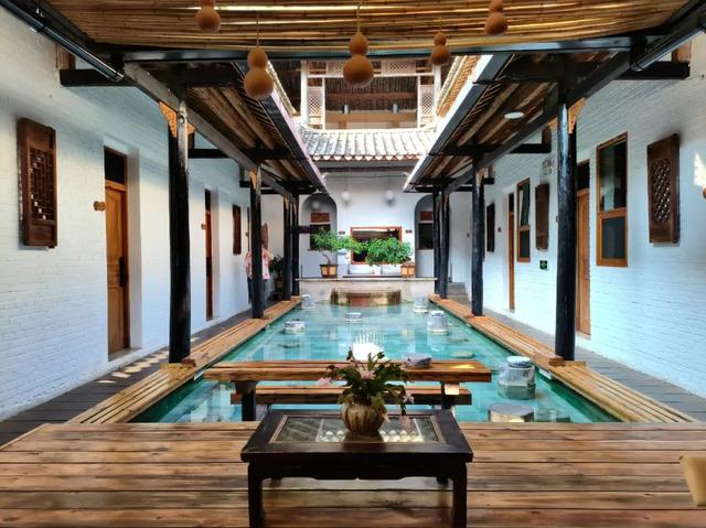 不输昆明！高铁可达20℃暖冬小城，泡温泉晒太阳水果随吃！人少物价低，6元就嗦粉！