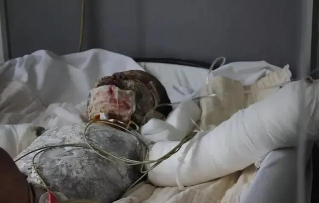 两儿女当场身亡。手机切记千万不要放在这位置，车祸的真实案例