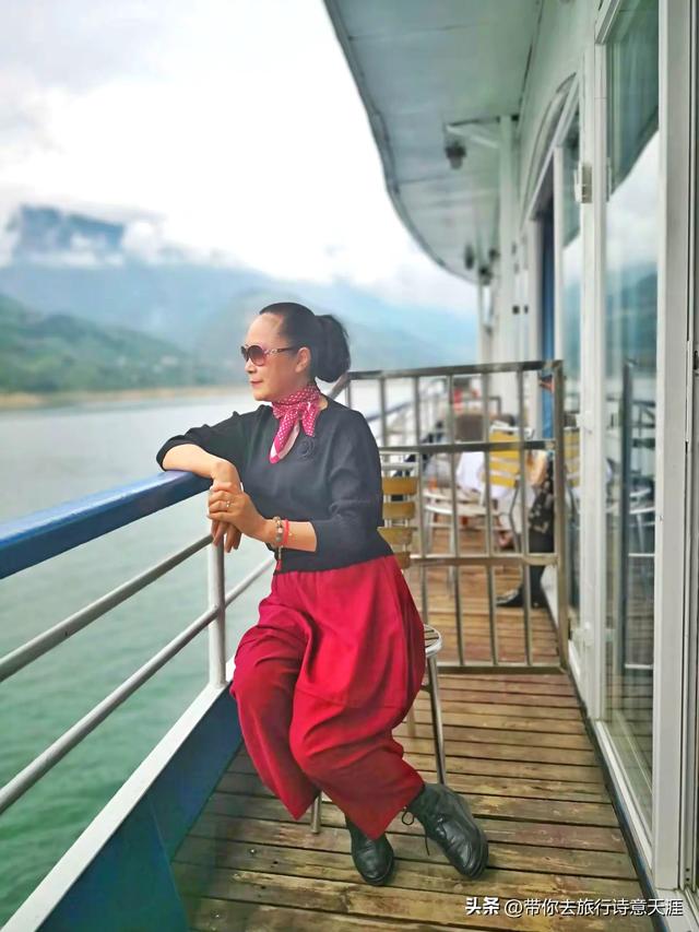 长江支流上的小三峡和小小三峡的峡谷风光