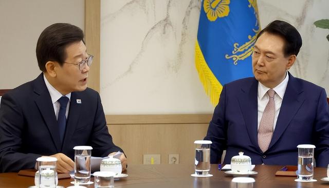 一觉醒来，尹锡悦判刑5年，李在明政治清算遇挫？韩国政坛再陷撕裂危机