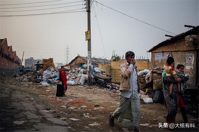 女性随地大小便，日产垃圾超2000吨，脏的连印度都认输的国家