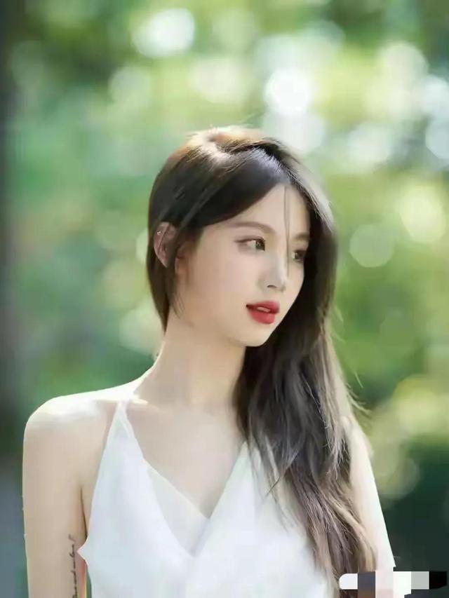 贵州一校花，仙姿玉色172cm身段45kg，美得太犯规，让人移不开眼