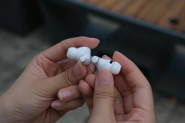AirPods Pro 3 首发体验：降噪续航双升级，还能「听见」心跳……