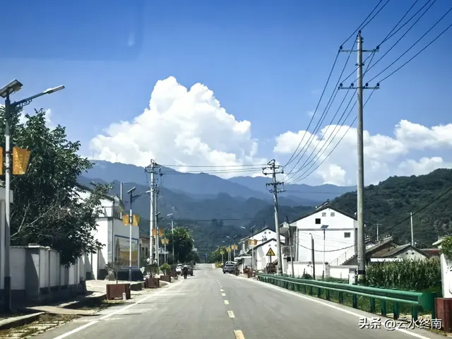 陕甘交界的千年古镇，有绝美高山草原和千年古道，现在却一片萧条