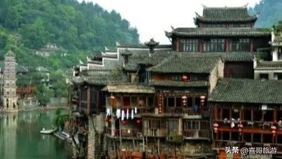 凤凰古城：沱江烟雨里的千年遗梦