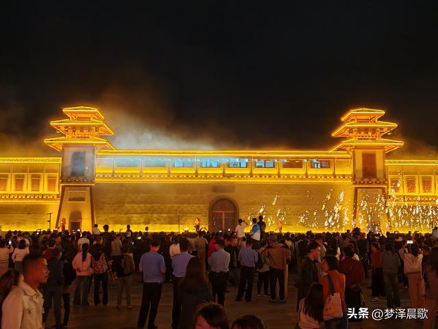 铁火映山河 中俄共华章 云梦国庆夜空中绽放文明对话