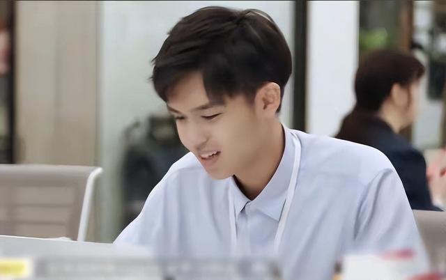 李晨官宣结婚!《令人心动offer》垫底生逆袭: 7年从哭包到人生赢家