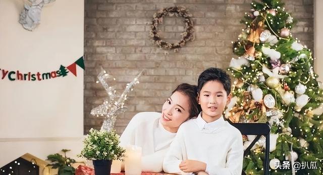 她曾是上海台主持人，如今在仓库打包卖水果，单身带儿子独自生活