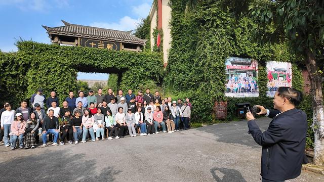 岳阳市农科院职工游走进十三村：探秘酱香古韵 共品生态秋实