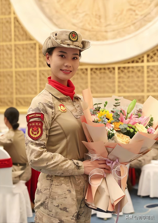 女民兵李思颖阅兵回家后仅半天，又有一个新身份：河北工大研究生