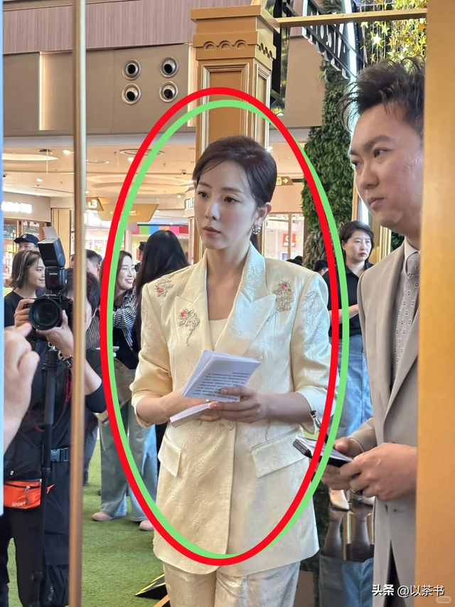 39岁的李思思也没想到，因阅兵后的一个举动，轻松实现口碑暴涨