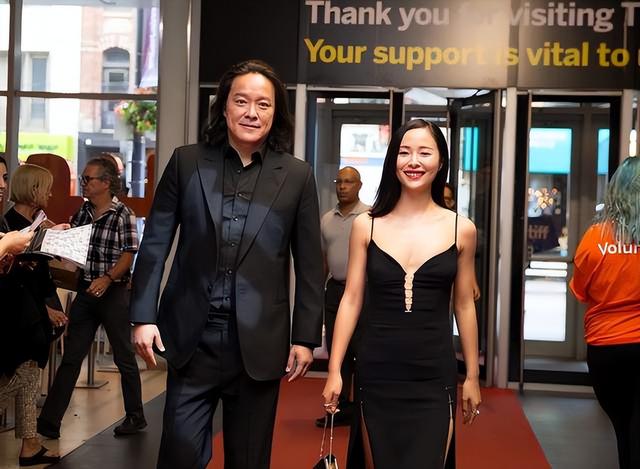 42岁江一燕官宣离婚，曾嫌弃前夫，男方大她12岁，未婚先孕才结婚