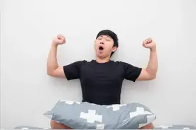 总是犯困是大病的征兆，经常犯困的人，可能和这6种疾病有关图片