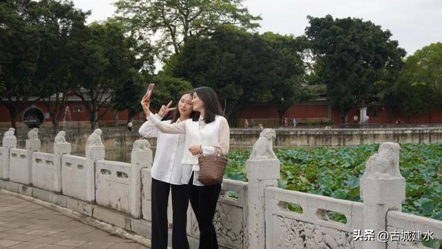 建水县各大景区对持证教师免费开放