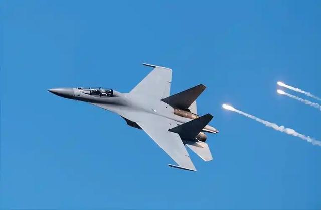 攻不了也守不住？中国空军在西藏上空，被印度空军足足欺负了40年